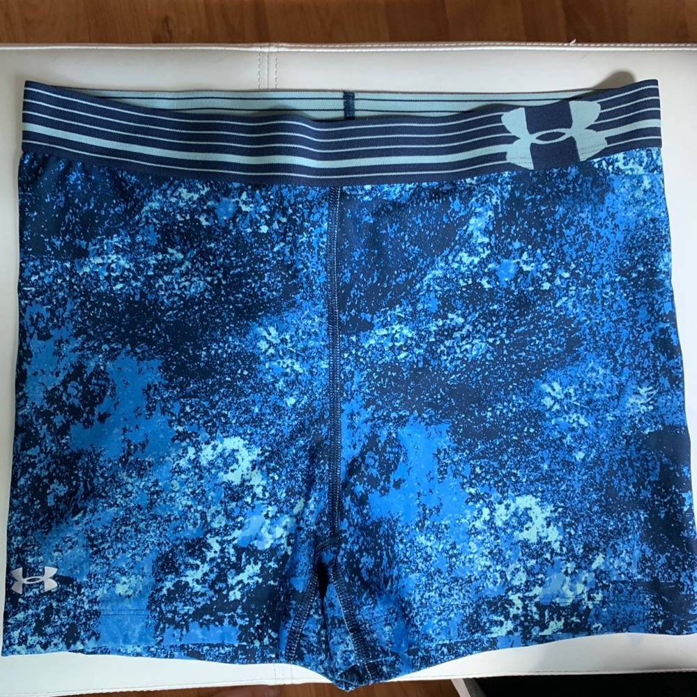 Medium print Under Armour elastic shorts